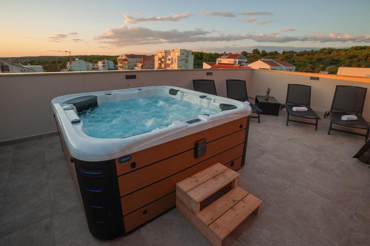 Apartments Luana With Private Jacuzzi Zadar Eksteriør billede