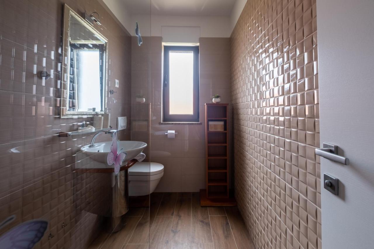 Apartments Luana With Private Jacuzzi Zadar Eksteriør billede