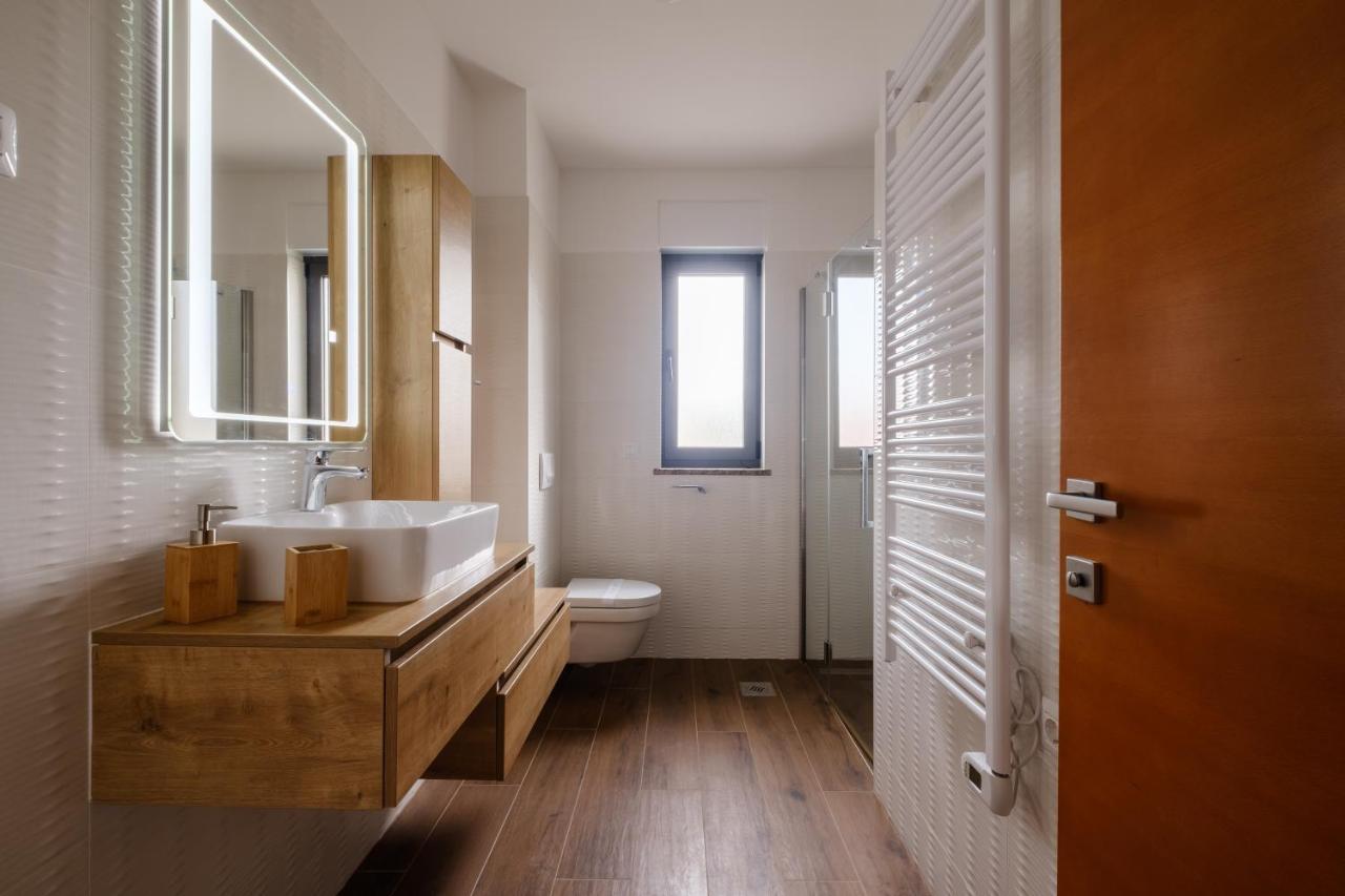 Apartments Luana With Private Jacuzzi Zadar Eksteriør billede