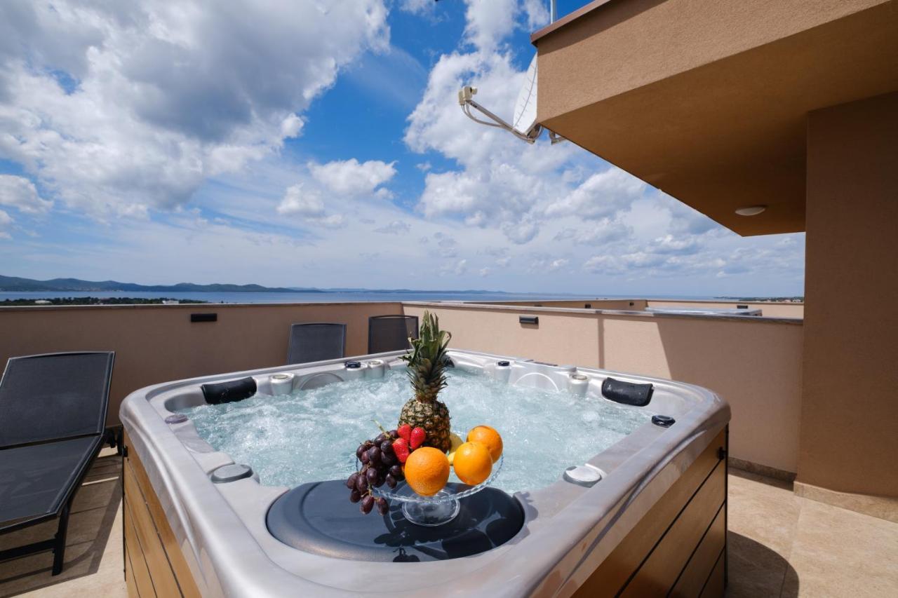 Apartments Luana With Private Jacuzzi Zadar Eksteriør billede