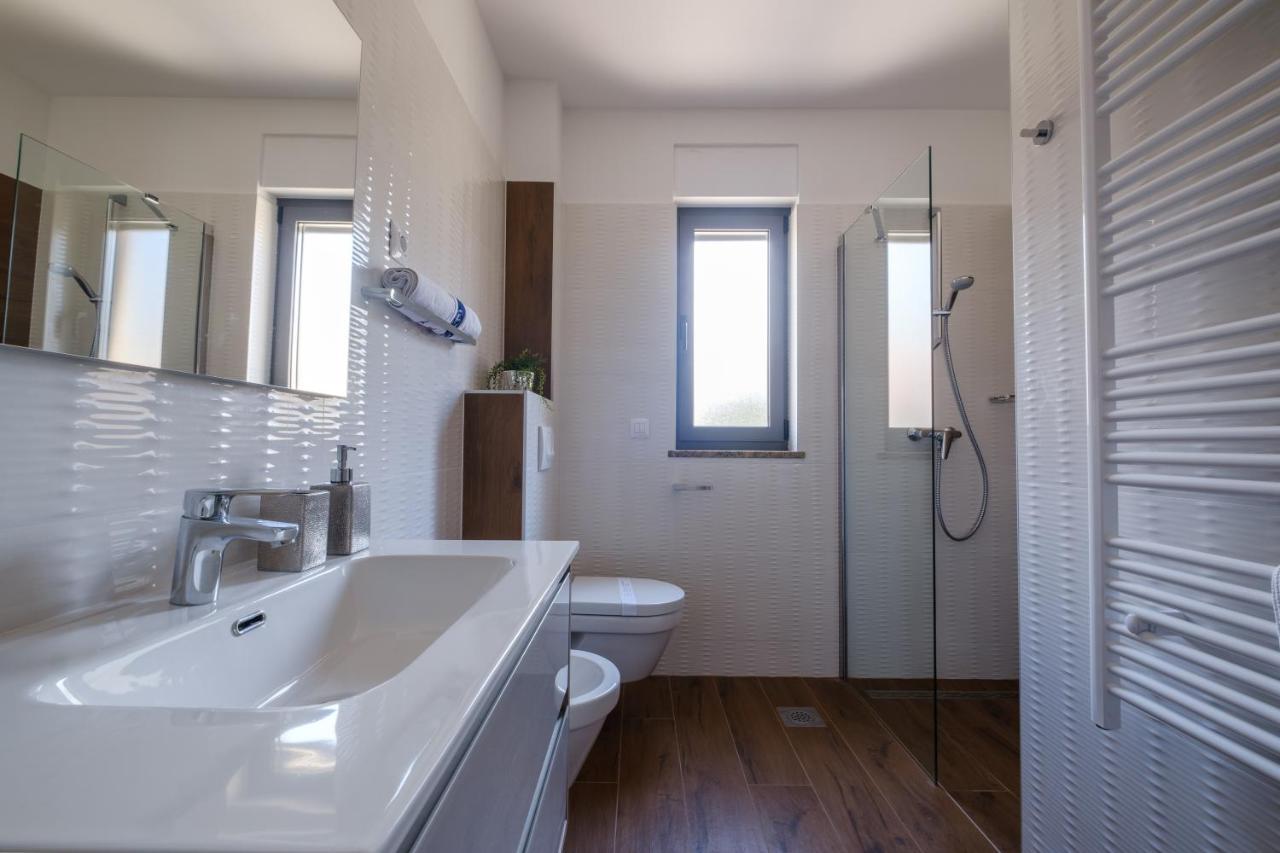 Apartments Luana With Private Jacuzzi Zadar Eksteriør billede