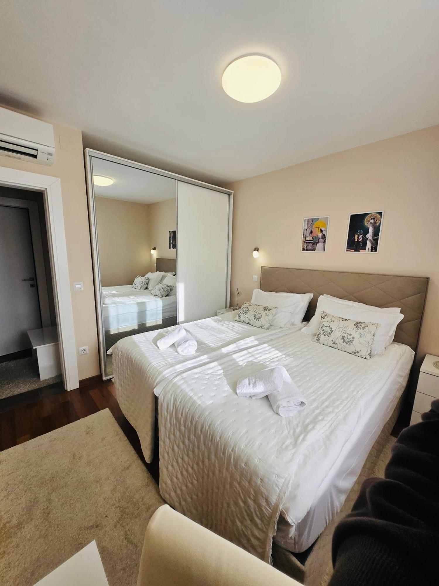 Apartments Luana With Private Jacuzzi Zadar Eksteriør billede