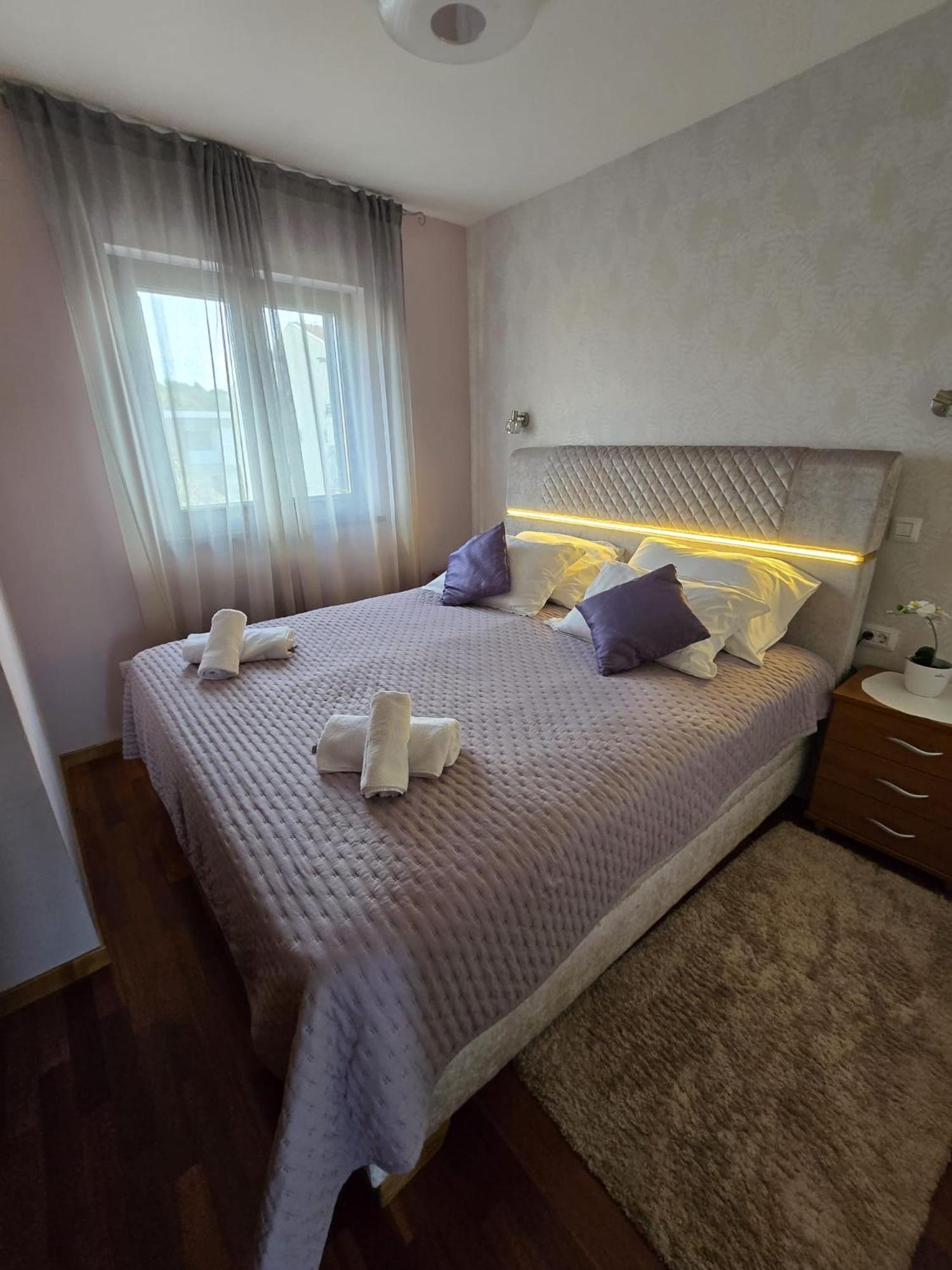 Apartments Luana With Private Jacuzzi Zadar Eksteriør billede