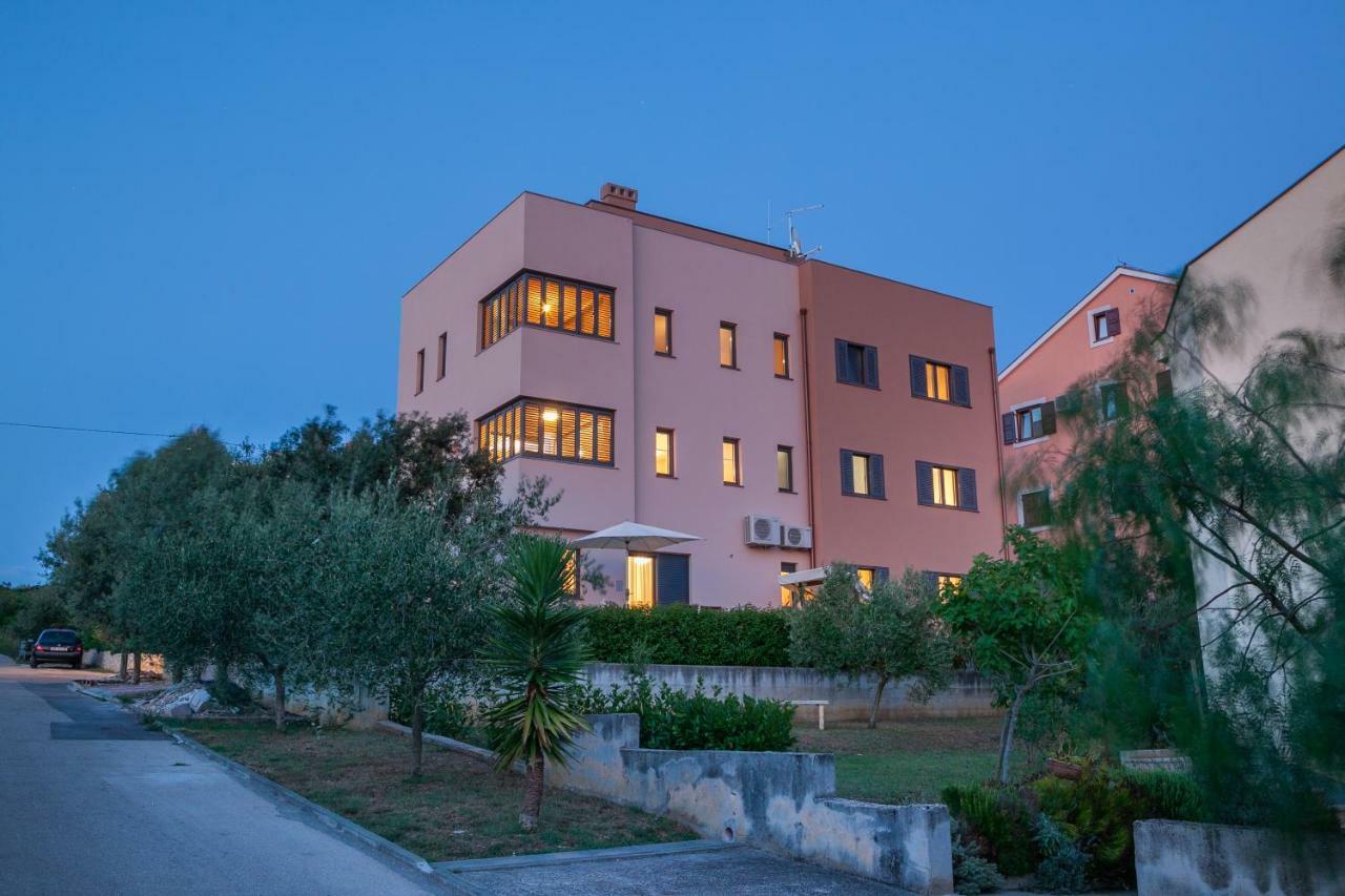 Apartments Luana With Private Jacuzzi Zadar Eksteriør billede