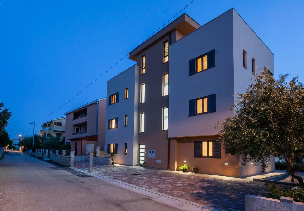 Apartments Luana With Private Jacuzzi Zadar Eksteriør billede